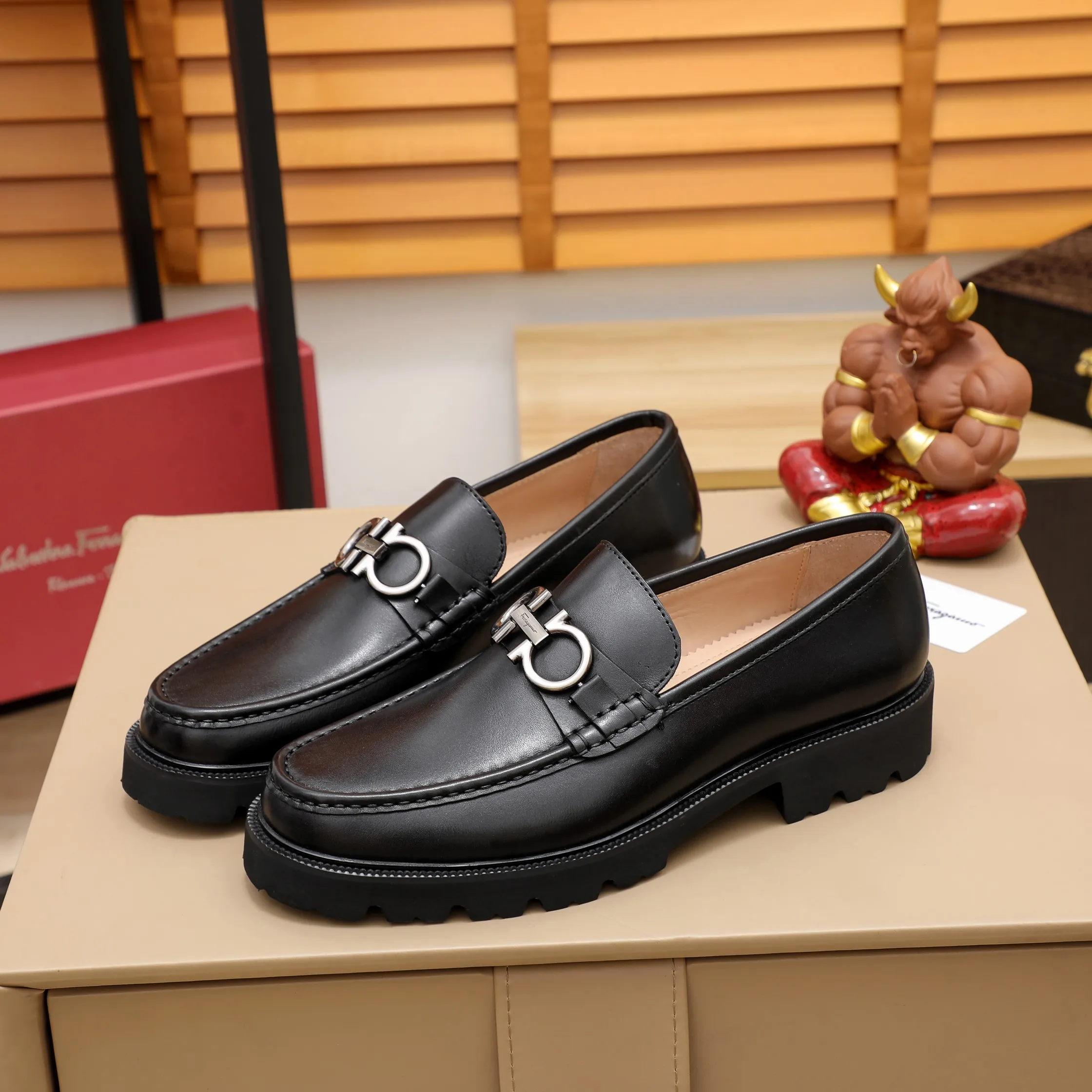 Men's shoes 💰500 🕷🕷🐂【Ferragamo】 Popular fashionable casual shoes🇨🇳Official website counter 1:1 production, original mold opening💯Good quality visible, imported high-end first-layer waxed calfskin, water-dyed🐂leather lining🌿very clear texture, high-quality waterproof, non-slip and wear-resistant outsole🎋high quality and low price, truly handmade🍓black color available! Code number 38-45……